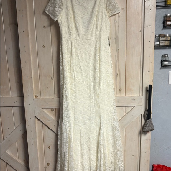 torrid Cream Lace Maxi Dress with Short Sleeves nwt - Picture 2 of 4